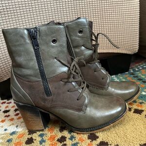 Pierre Dumas Green Leather Women's size 9 Lace-Up Heeled Ankle Boots